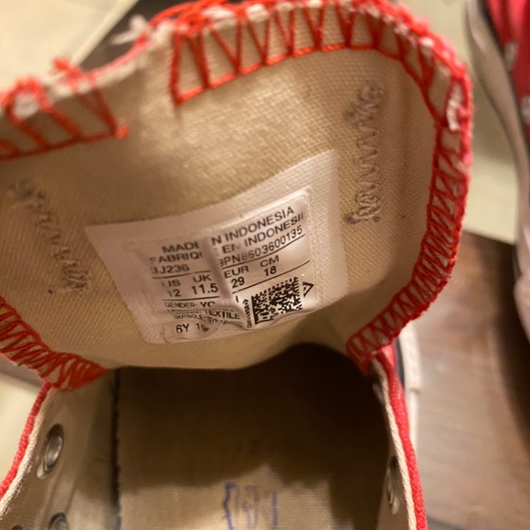 Red Converse - Picture 6 of 7